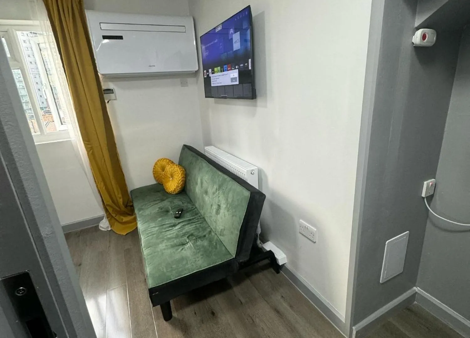 Flat 6 Stay In Ilford Apartment